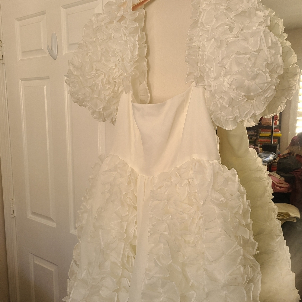 Selkie Ivory Flower Gown - Picture 4 of 7